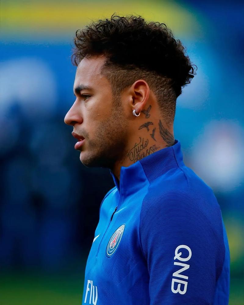 瓦基弗银行女排新赛季冲欧冠决赛主帅：很幸运能拥有博斯科维奇（瓦基弗银行女排新季剑指欧冠决赛 主帅：拥有博斯科维奇是我们的幸运）