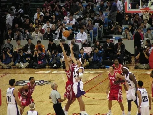 澳超半场：古德温贴地斩+失点，珀斯光荣暂0-1阿德莱德联（澳超半场：古德温低射破门又失点，珀斯光荣0-1落后阿德莱德联）