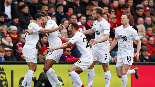 U17世界杯个人奖项：葡萄牙斩获最佳球员和最佳门将奖（U17世界杯个人奖项揭晓：葡萄牙拿下最佳球员与最佳门将）