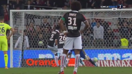 CBF官方花絮：巴西中立场2-0塞内加尔（CBF官方幕后花絮：巴西在中立地2-0击败塞内加尔）