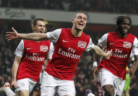 利物浦对施洛特贝克表现出浓厚兴趣，有望在2026年夏天转会，转会费可能达5000万英镑。（利物浦锁定施洛特贝克：2026年夏窗有望加盟，转会费或达5000万英镑）