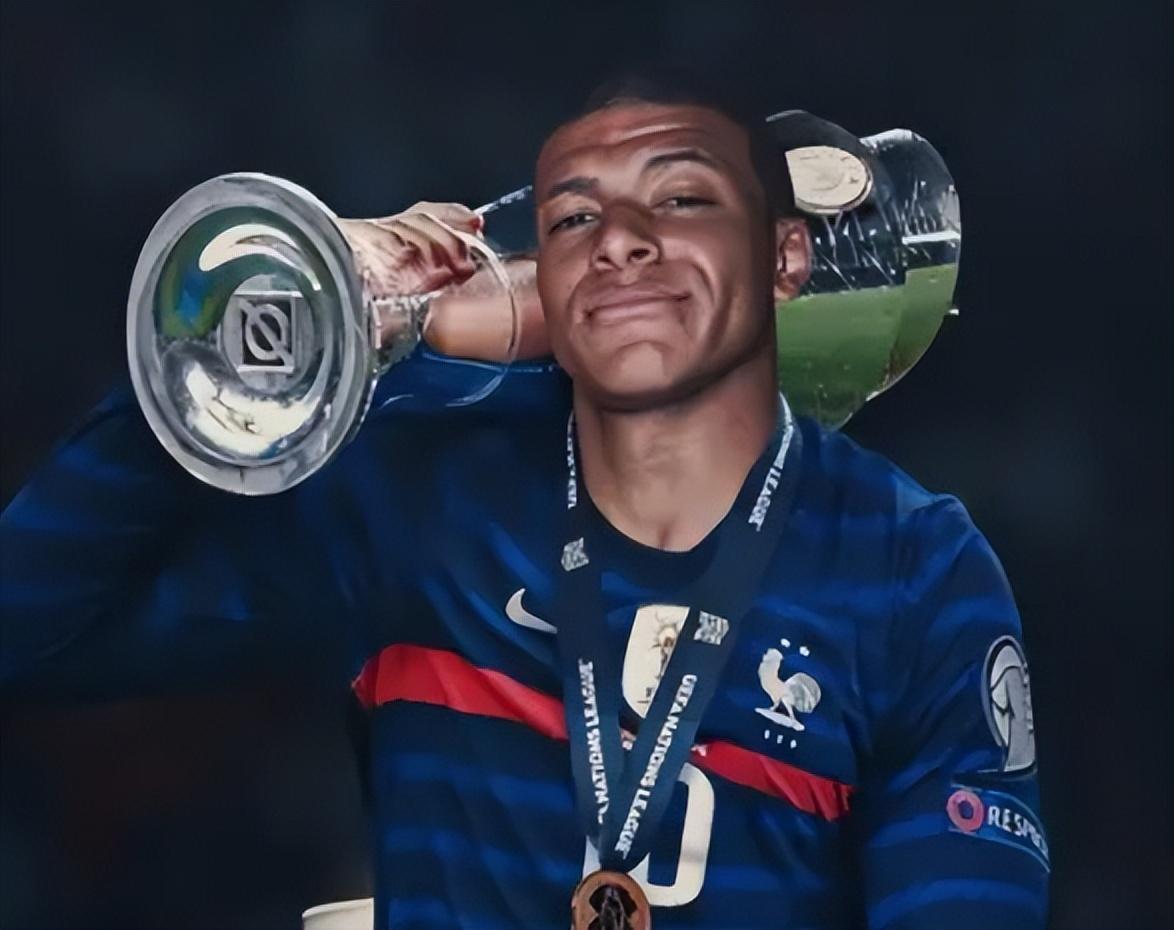 记者：乔纳森-戴维未来存疑，拜仁和热刺已了解球员离队条件（记者：乔纳森-戴维前景未明，拜仁与热刺已知其离队条款）