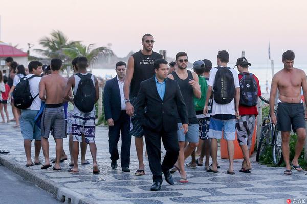 随着阿森纳2-0，切尔西1-3，利物浦1-1，英超最新积分榜出炉（英超最新积分榜出炉：阿森纳2-0告捷，切尔西1-3落败，利物浦1-1战平）