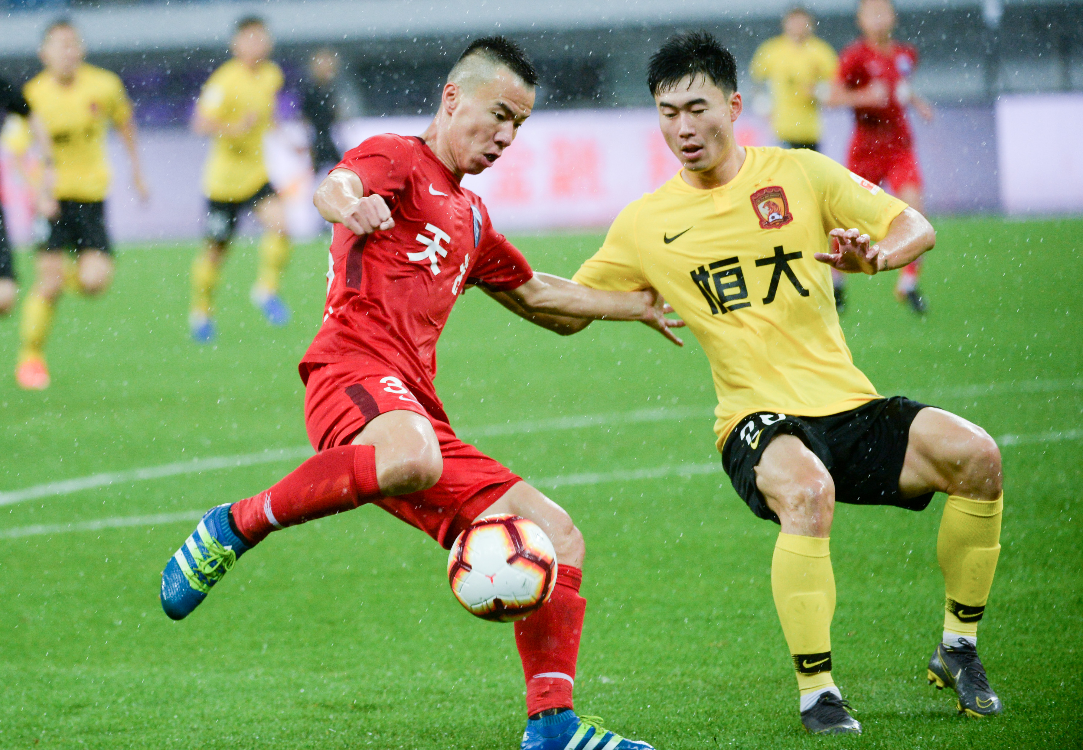 门将：兄弟，你别这样吓我（门将：哥们儿，别把我吓坏了）