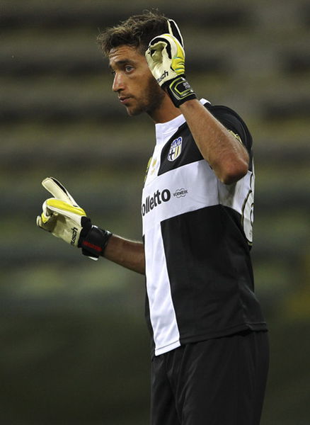 卡什：今夏只想留在维拉；还在找对象，波兰女生请私信我（卡什：今夏只愿留守维拉；仍在寻觅另一半，波兰女孩欢迎私信）