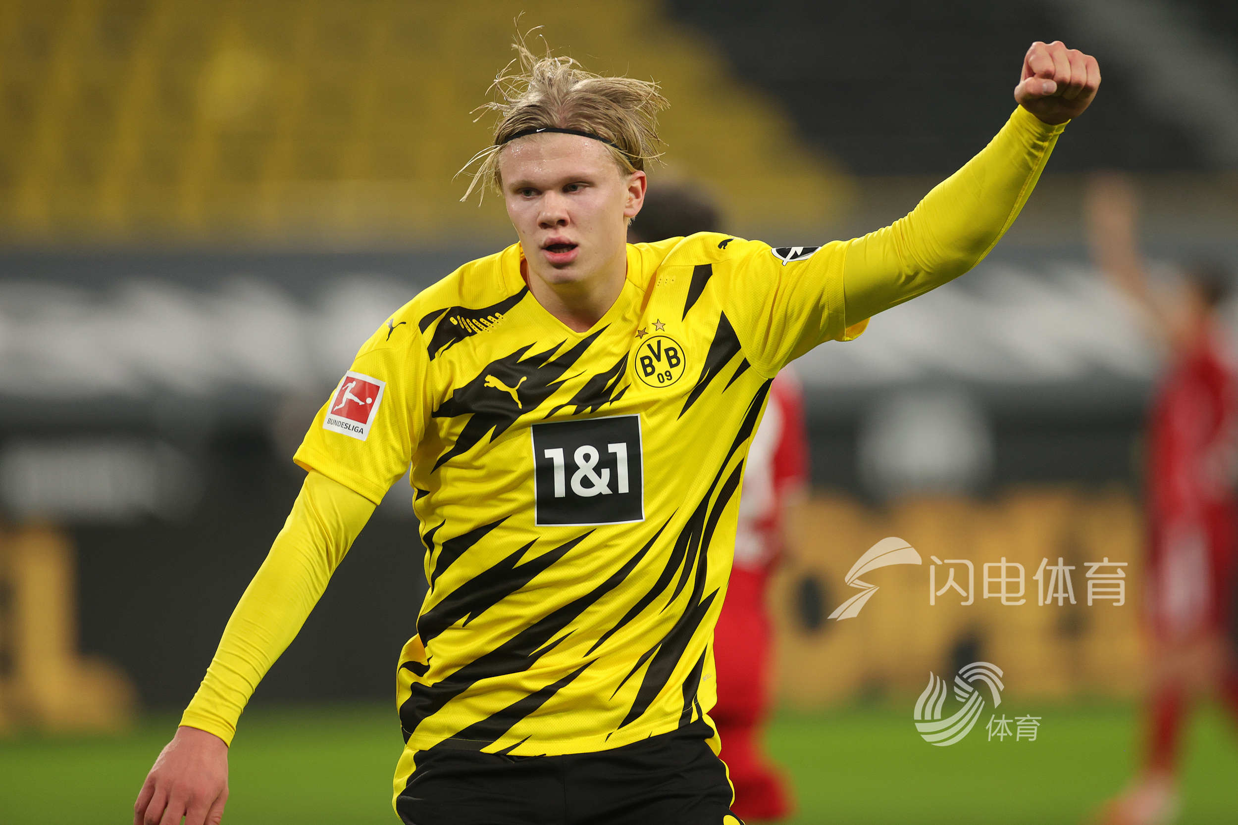 半场战报：温哥华白浪2-0洛杉矶，拉沃尔达、萨比建功（半场速递：温哥华白浪2比0领先洛杉矶，拉沃尔达与萨比破门）