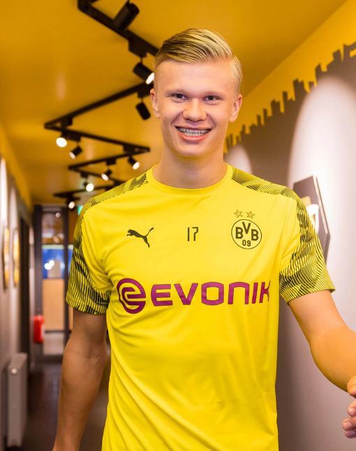 专业VAR团队复盘曼城扳平进球：B席对库尔图瓦犯规遭无视