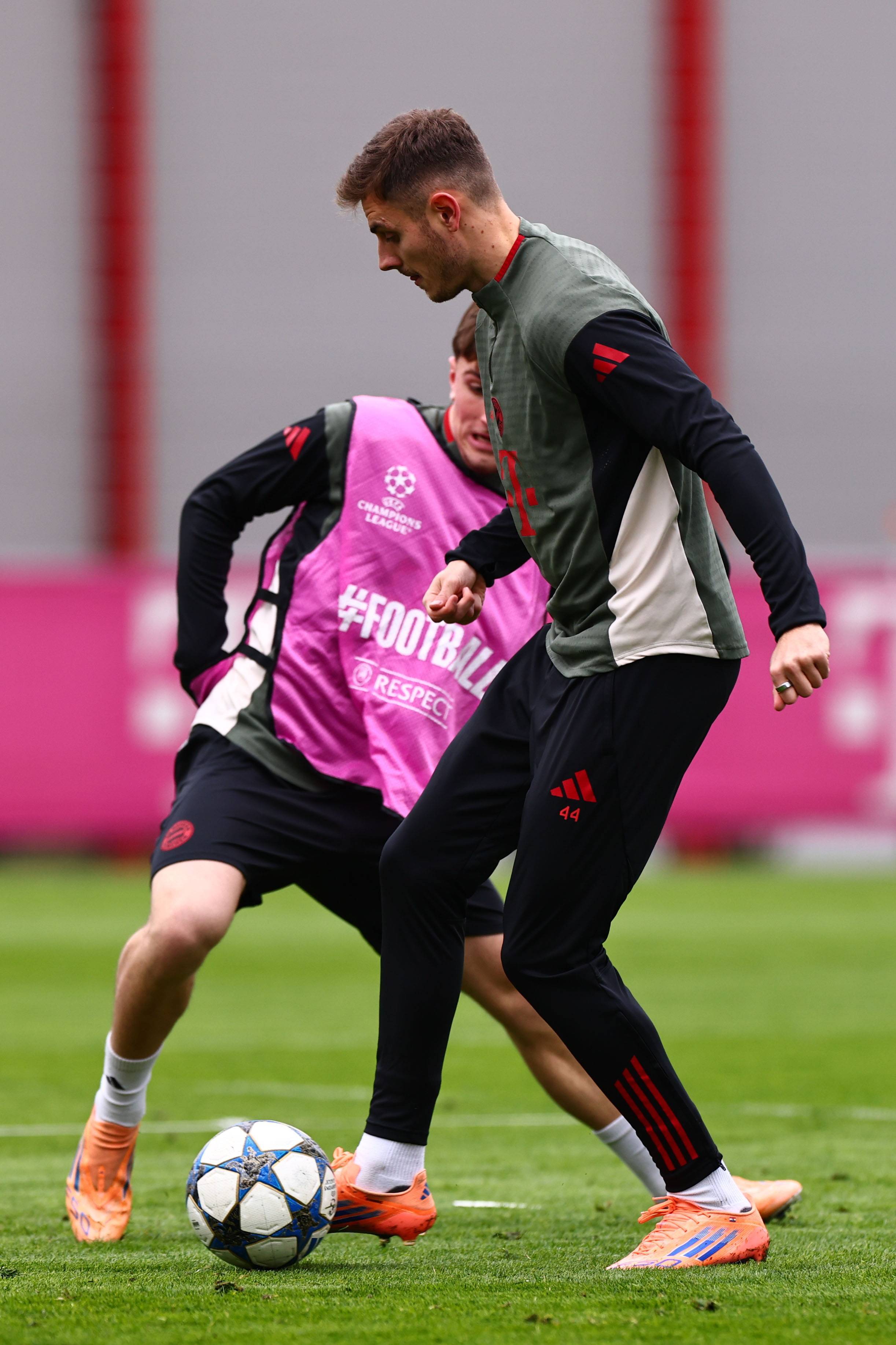 曼联官方：队内22名球员有望参加世界杯，其中3人需战附加赛（曼联官宣：队内22人有望出战世界杯，其中3人需通过附加赛争夺资格）