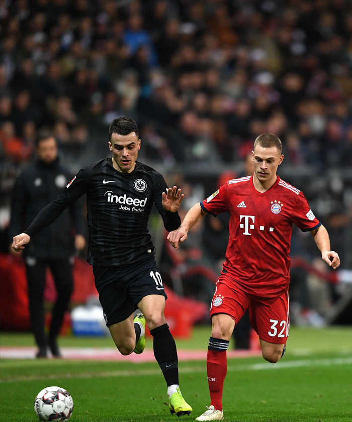 米体：那不勒斯冬窗急需补腰，已联系曼联询问引进梅努可行性（米体：那不勒斯冬窗亟需中场补强，已向曼联咨询梅努加盟可行性）