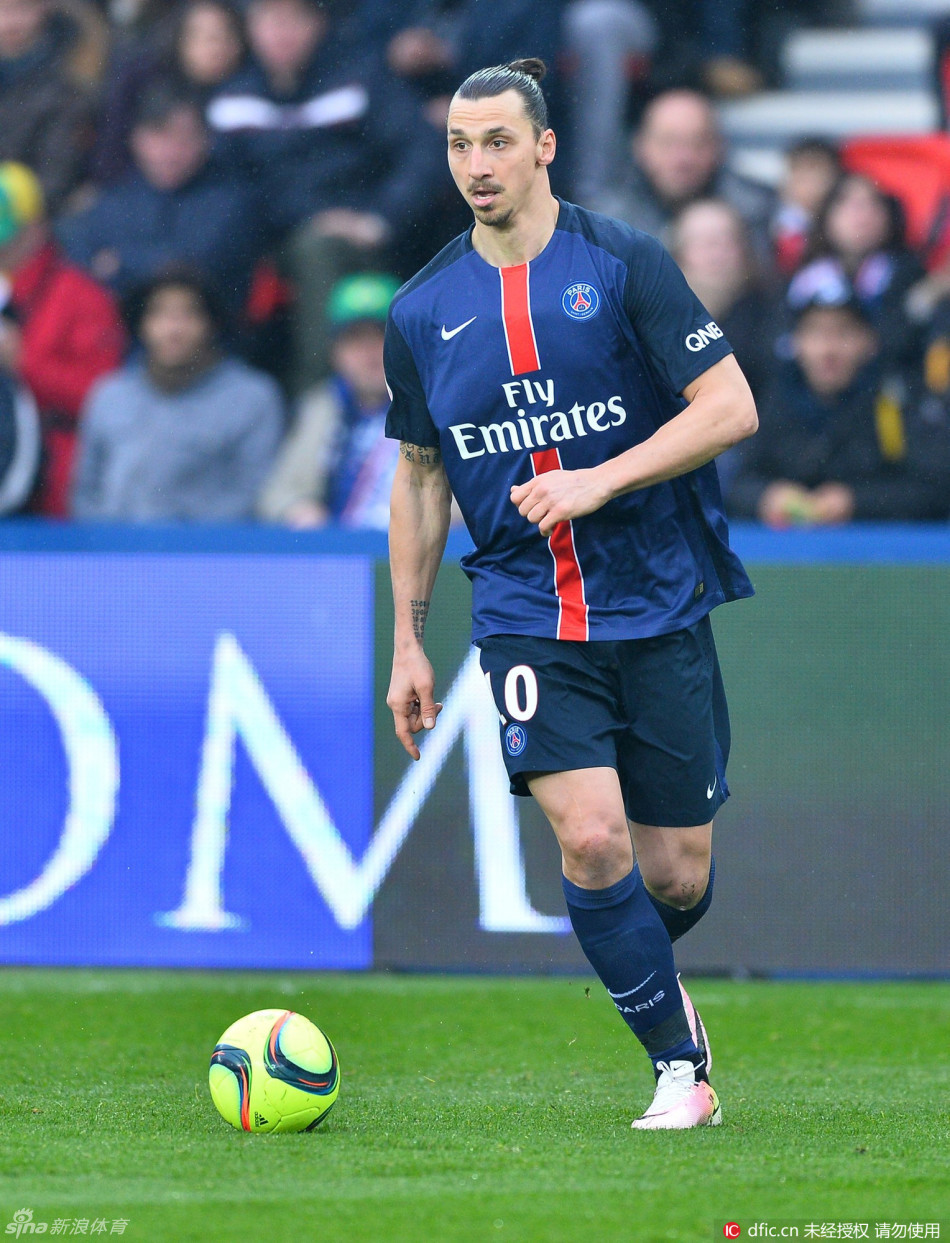 足球英超本轮最佳阵公布，新援发挥亮眼（英超本轮最佳阵容出炉，新援表现抢眼）