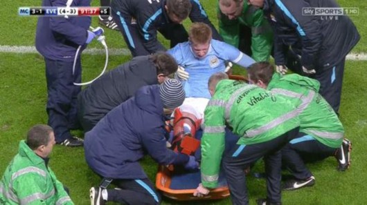 半场：柏林联1-1拜仁，诺伊尔“下蛋”送礼，迪亚斯0度角破门（半场战报：柏林联1-1拜仁，诺伊尔失误送礼，迪亚斯零角度破门）