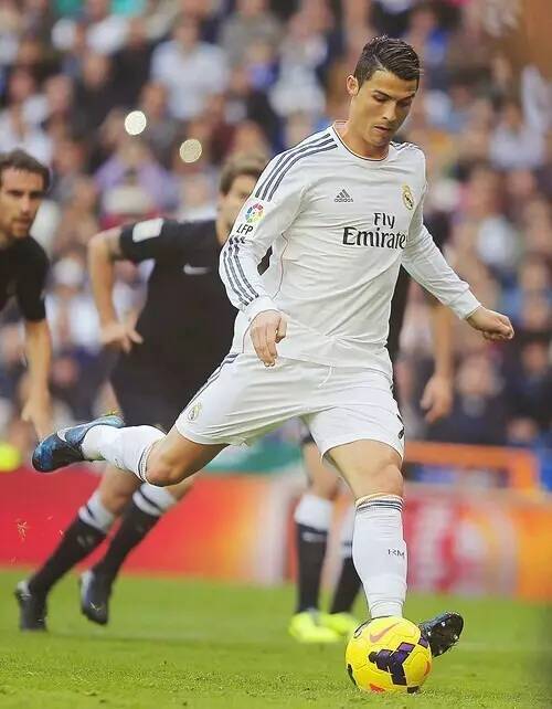 拜仁在联赛71次战胜斯图加特，创造德甲最多胜场纪录（拜仁对斯图加特联赛第71胜，刷新德甲胜场纪录）