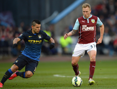 真要走了？孙兴慜在赛后领奖前多次拒绝佩戴队长袖标